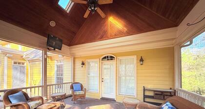 Relaxing 5BR Raleigh Stay Massage Chair, Fireplace, Patio & Garage