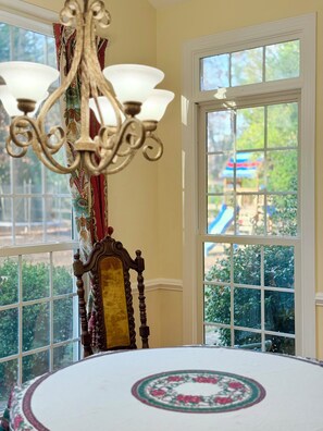 Interior - Relaxing 5BR Raleigh Stay Massage Chair, Fireplace, Patio & Garage (Raleigh)