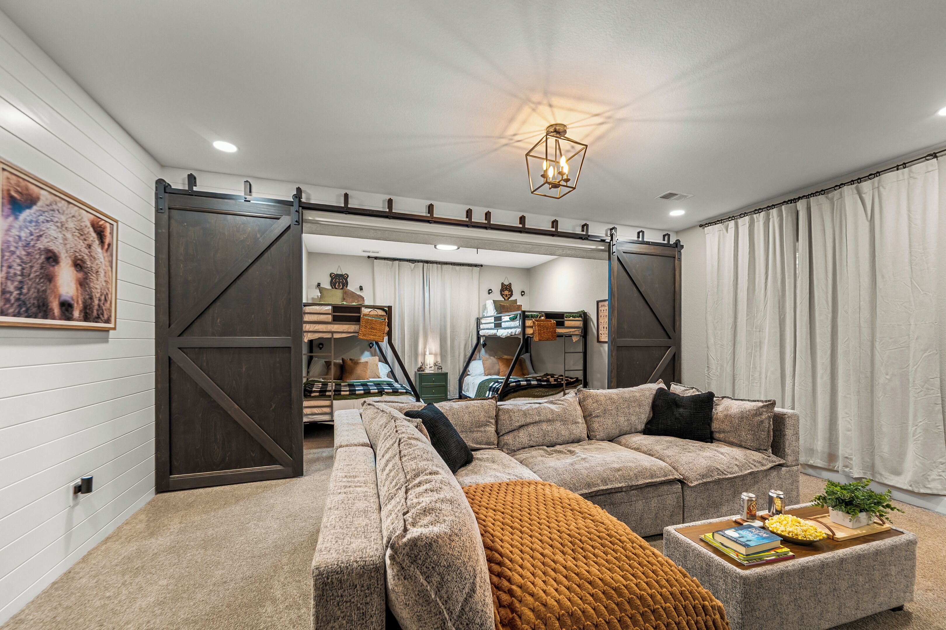 6 habitaciones, tabla de planchar con plancha y cuna de viaje 