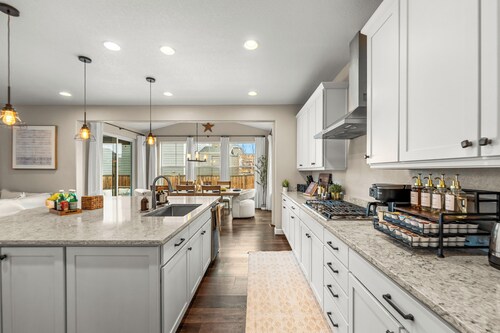 Large 9-Bed Home for Family Gatherings -Castle Rock