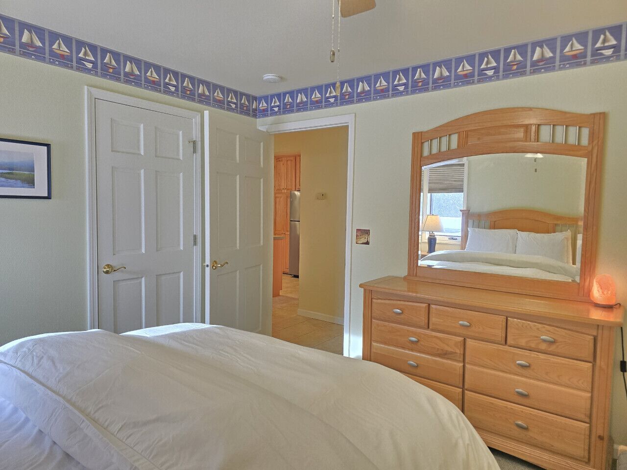 办公桌、熨斗/熨衣板、WiFi、床单