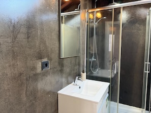 Hair dryer, towels - AZORES CALHETA INN LOFT (Ponta Delgada)