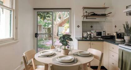 Chic 2BR 1 CAR House w/ City & Harbour Bridge View