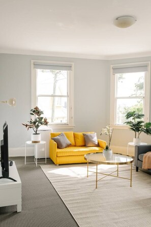 Living area - Chic 2BR 1 CAR House w/ City & Harbour Bridge View (Balmain)