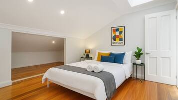 Desk, iron/ironing board, WiFi, bed sheets