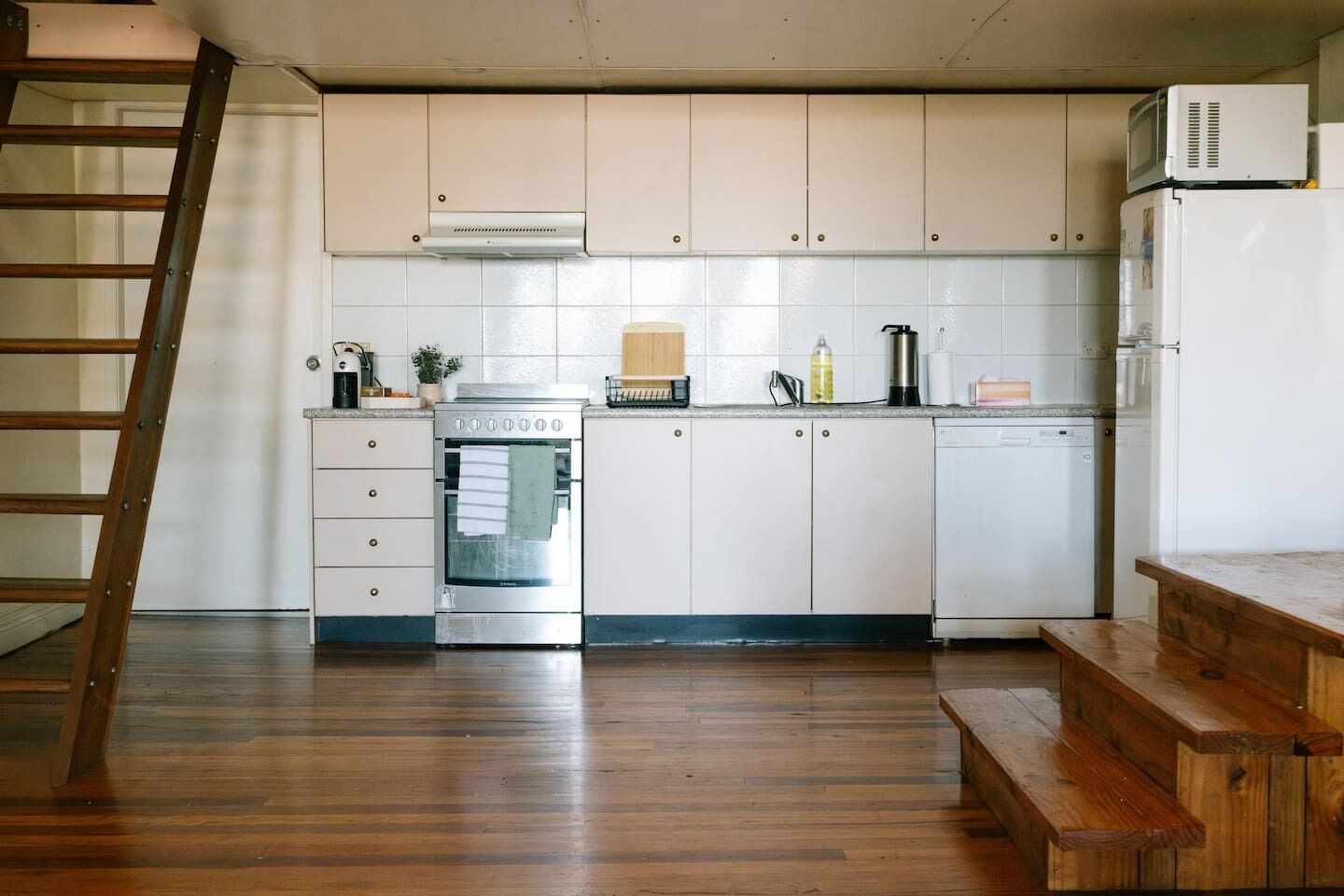 Coffee/tea maker, fridge, microwave, oven