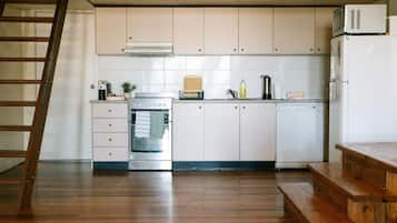 Coffee/tea maker, fridge, microwave, oven