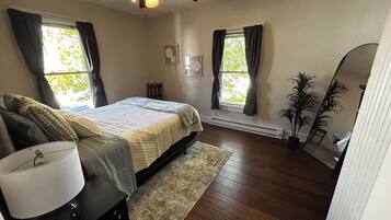 BĂŒgeleisen/BĂŒgelbrett, WLAN, BettwĂ€sche