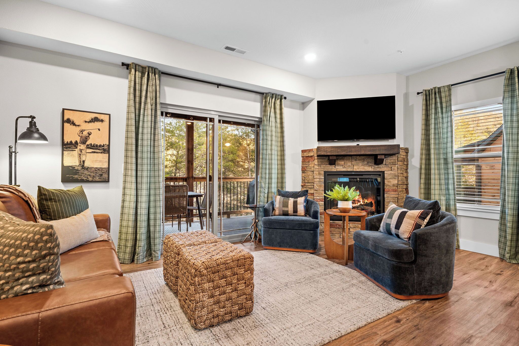 智能电视、壁炉、电子游戏