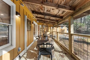 Outdoor dining - Charming 3-bedroom option Evergreen Falls (Cashiers)