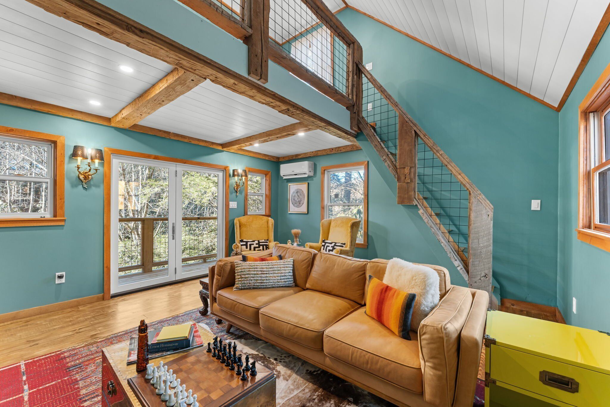 Téléviseur connecté, foyer, livres