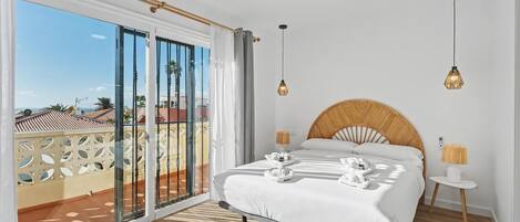 Iron/ironing board, Internet, bed sheets