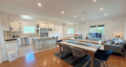Burwood 4BR Family Home | Fast WiFi and Free Parking