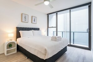 Desk, iron/ironing board, WiFi, bed sheets