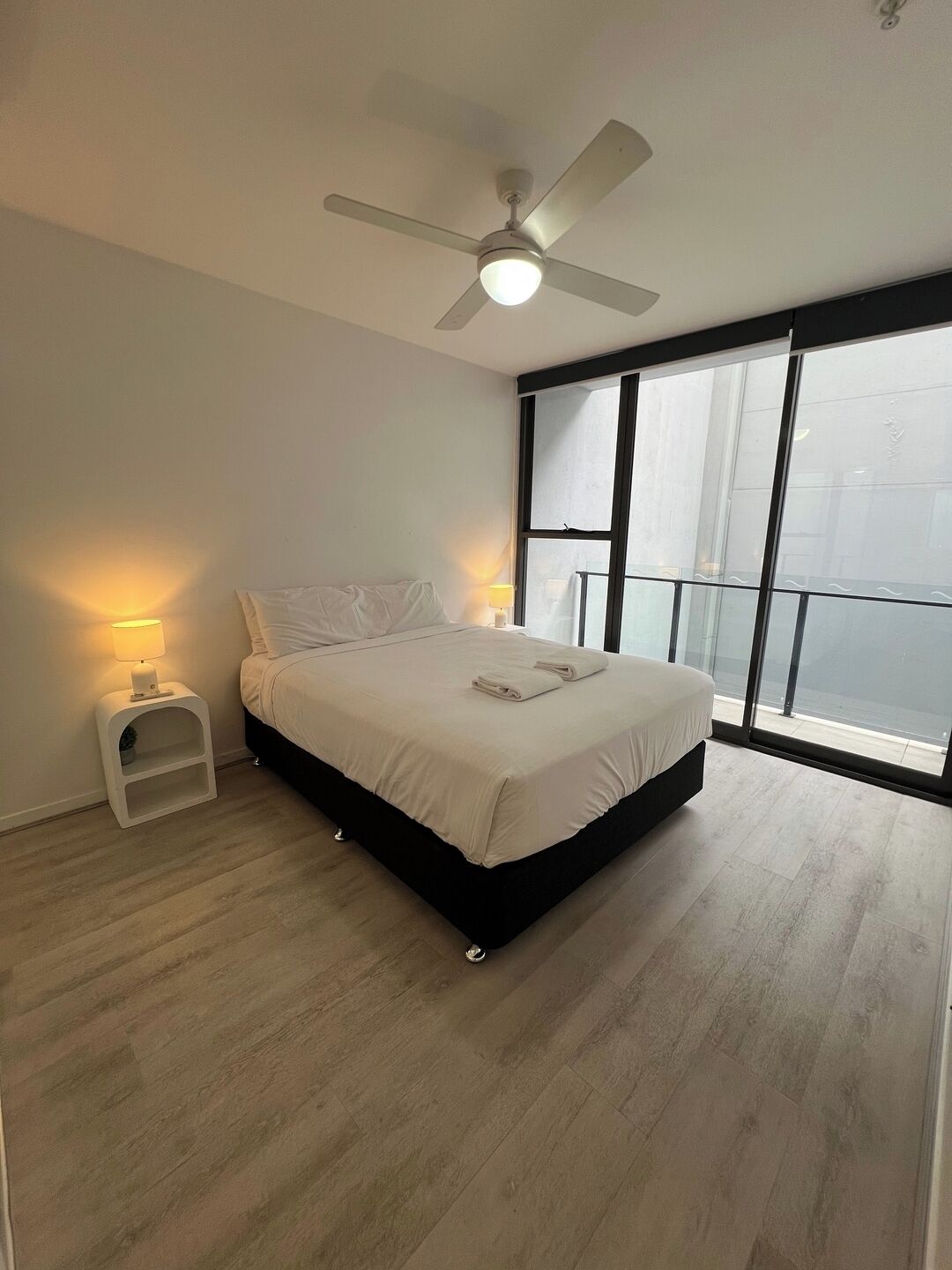 Iron/ironing board, bed sheets