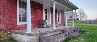 Fantastic 4-bedroom farmhouse with AC in charming Winchester