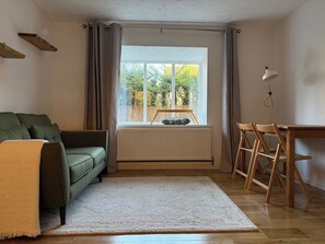 Living area - Entire House with Garden and Office (Milton)