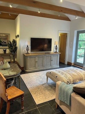 Interior - Cozy Cottage Retreat in Surrey Hills (Guildford)