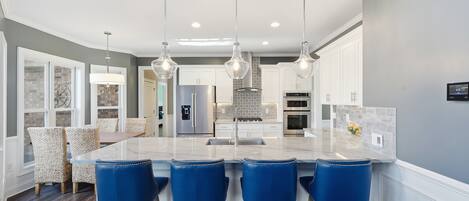 Réfrigérateur, micro-ondes, four, lave-vaisselle