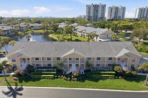 Exterior - 2/2 Condo in Wiggins Lake, Available Now! (Naples)