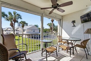 Outdoor dining - 2/2 Condo in Wiggins Lake, Available Now! (Naples)