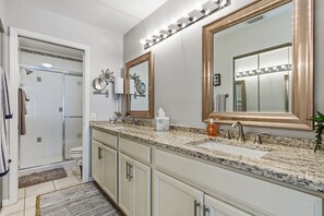 Shower, hair dryer, towels - 2/2 Condo in Wiggins Lake, Available Now! (Naples)