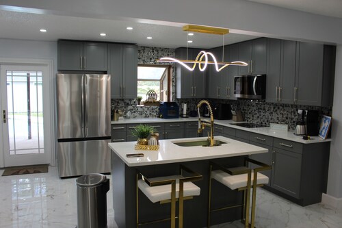 Enjoyable 3-bedroom house with pool and AC in charming Jacksonville, Florida.