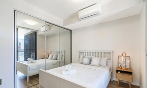 Iron/ironing board, WiFi, bed sheets - KozyGuru | Zetland | Effortless Inner-City Living (Zetland)