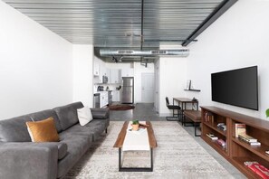 Flat-screen TV - Brewery District Apartment Near Fiserv with Rooftop, Gym, and Parking (Milwaukee)