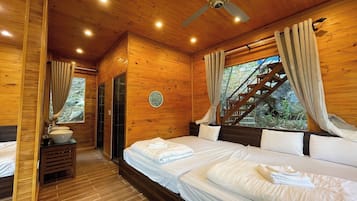 Family Room | Desk, free WiFi