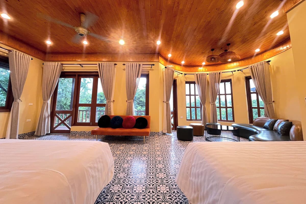 Panoramic Quadruple Room | Desk, free WiFi