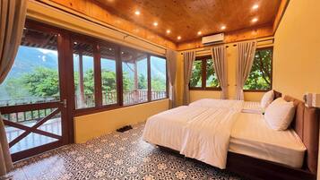 Quarto casal luxo, vista para a montanha | Escrivaninha, Wi-Fi de cortesia