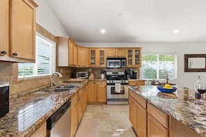 Fridge, microwave, oven, stovetop - Valley & Vine- Pool- Walking Distance to Old Town! (Scottsdale)