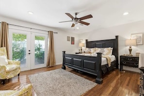 3 bedrooms, desk, iron/ironing board, travel cot - Valley & Vine- Pool- Walking Distance to Old Town! (Scottsdale)