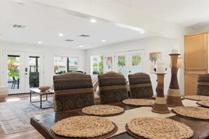 Dining - Valley & Vine- Pool- Walking Distance to Old Town! (Scottsdale)