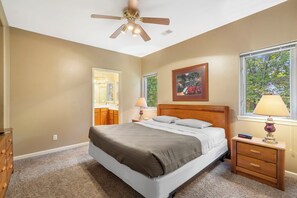 2 bedrooms, iron/ironing board, free WiFi, bed sheets - 2 BD Condo near SDC, Resort Amenities! (Reeds Spring)