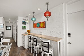 Dining - Relaxing Oceanview Escape with 2 Bedrooms of Comfort (South Padre Island)