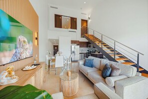 Smart TV - Luxury 2BR2BA Condo @ PalmBeach  Pool  Gym  BBQ (Noord)