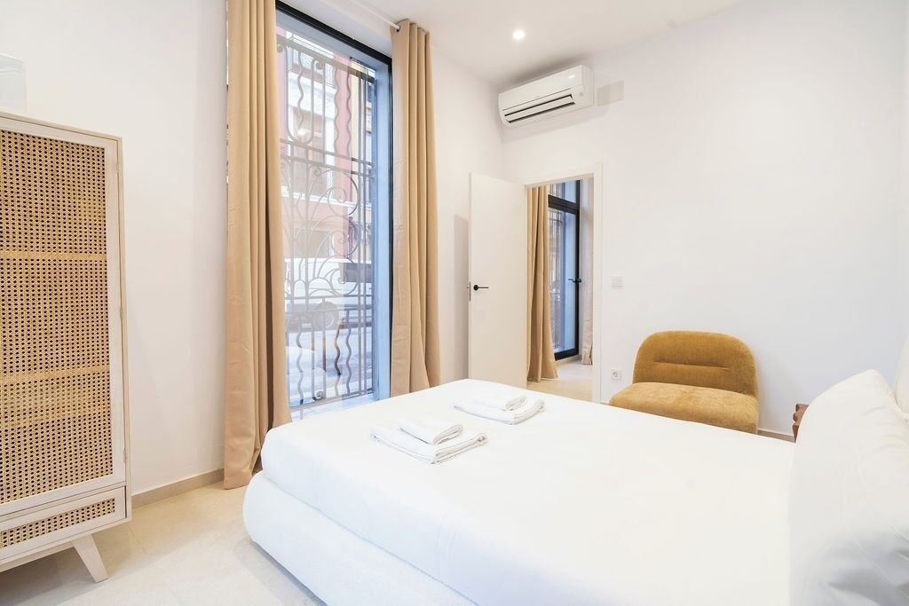 Planxa i posts de planxar, un bressol de viatge i wifi gratuïta 