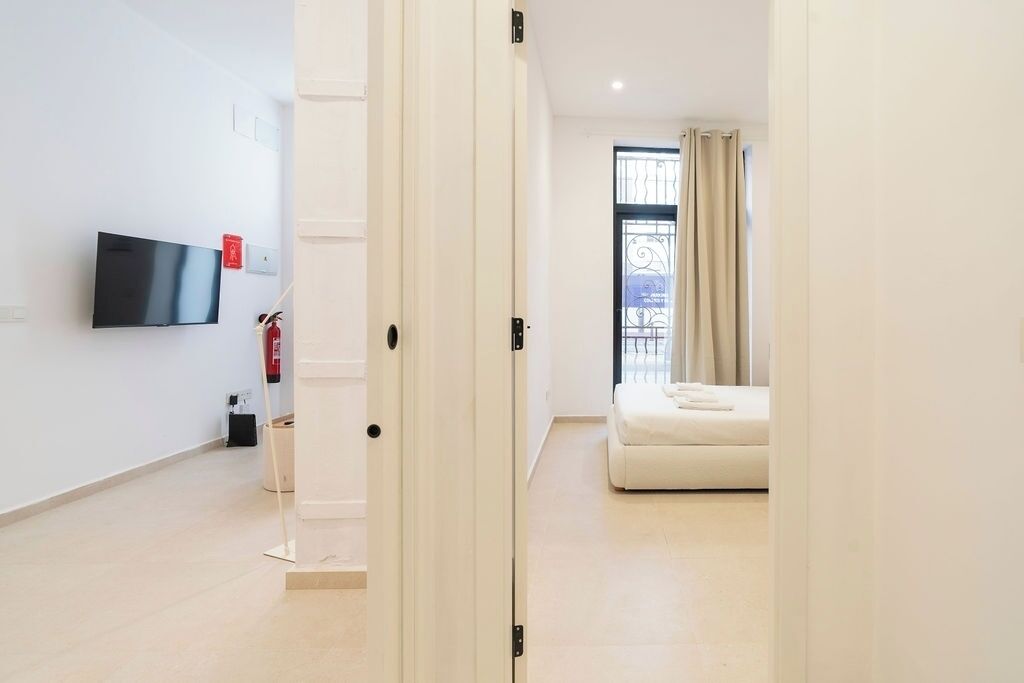 Planxa i posts de planxar, un bressol de viatge i wifi gratuïta 