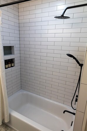 Hair dryer, towels, toilet paper - Charming Newly Renovated 2BR Farmhouse on 1 acre with Covered Parking and Wi-Fi. (Lumberton)