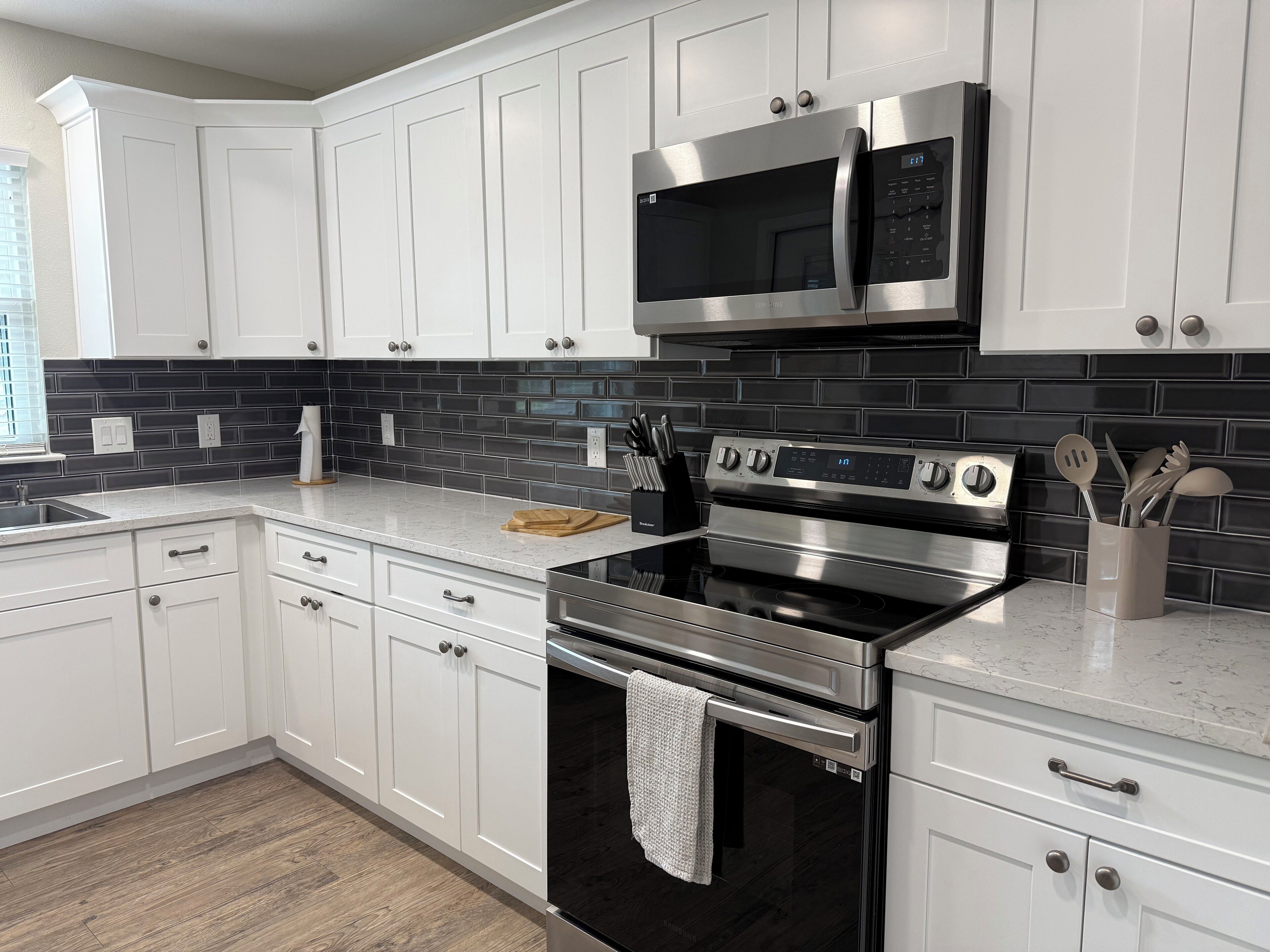 Mikrowelle, Ofen, Herdplatte, Geschirrspüler