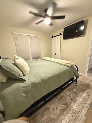 2 bedrooms, iron/ironing board, WiFi, bed sheets