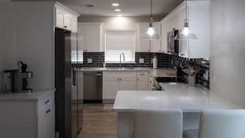 Micro-ondes, four, plaque de cuisson, lave-vaisselle