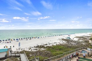 Beach - SunDestin 509 w/walk-in shower, willing to rent under 21 with approval from host (Destin)