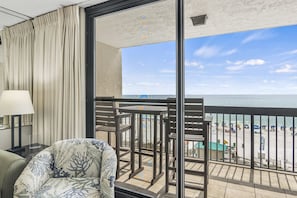 Interior - SunDestin 509 w/walk-in shower, willing to rent under 21 with approval from host (Destin)