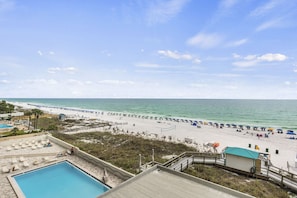 Pool - SunDestin 509 w/walk-in shower, willing to rent under 21 with approval from host (Destin)