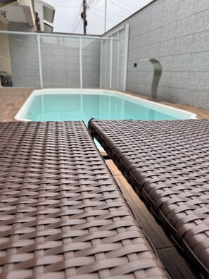 Outdoor pool - House with pool in Greater Florianópolis, space with pool table and barbecue. (Palhoça)