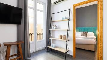2 slaapkamers, een strijkplank/strijkijzer, internet, beddengoed