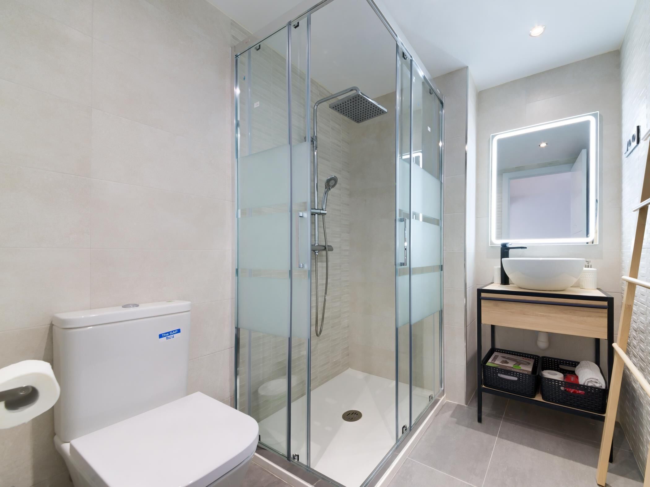 Een douche, een haardroger